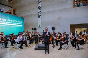 下午四點高市交為高美館演出火鳥曲目象徵高美館即將邁向蛻變新生的新型態美術館